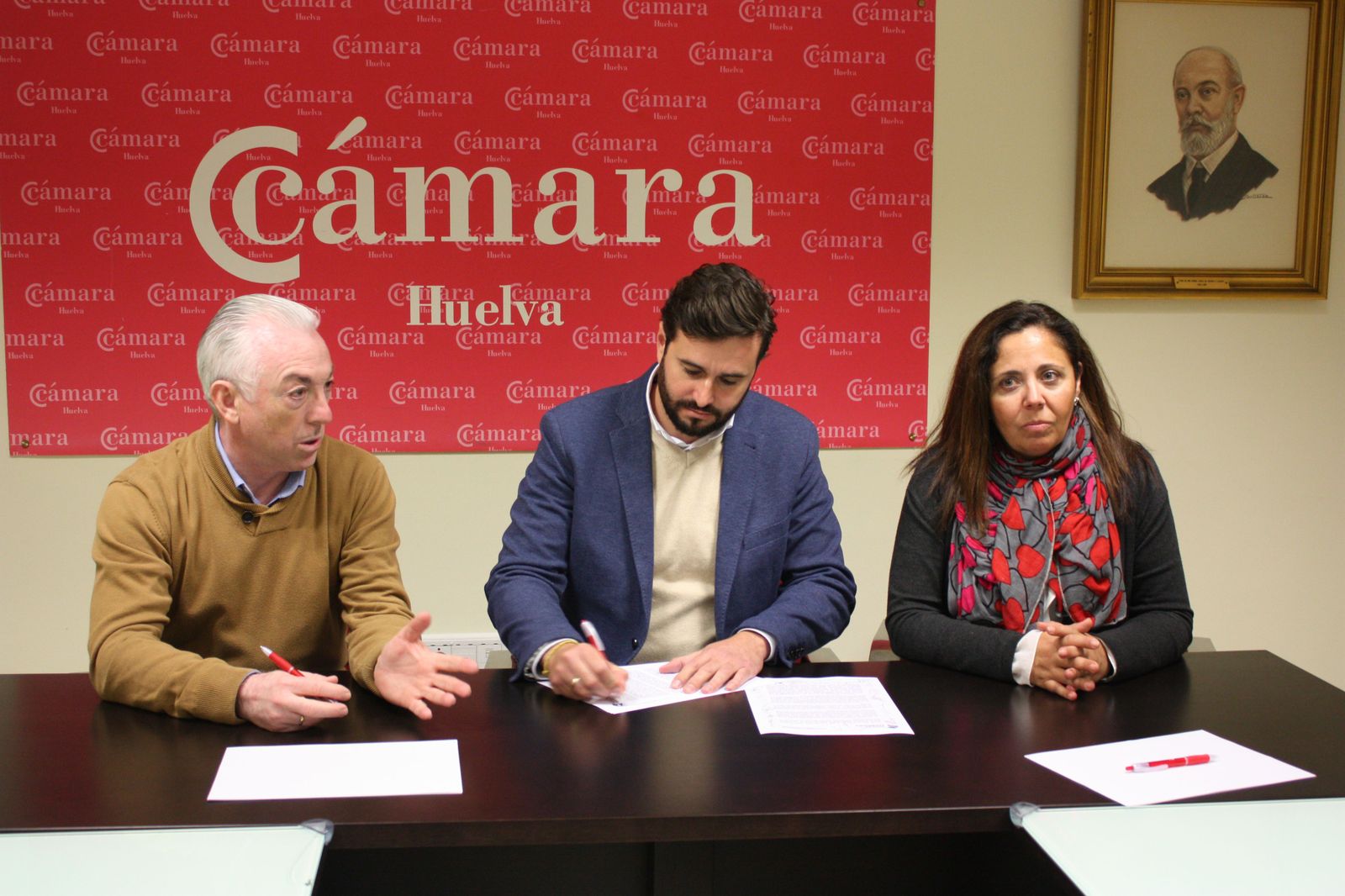 Firma del acuerdo de incorporación de la Cámara de Comercio a la Plataforma del Túnel de San Silvestre.