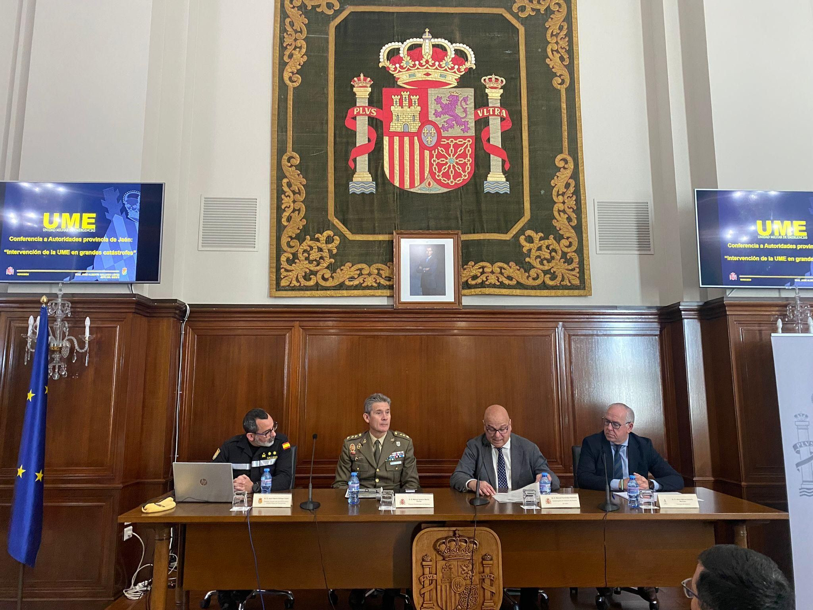La Unidad Militar de Emergencia se traslada hasta Jaén para mostrar a los alcaldes como actuar ante 'grandes catástrofes'