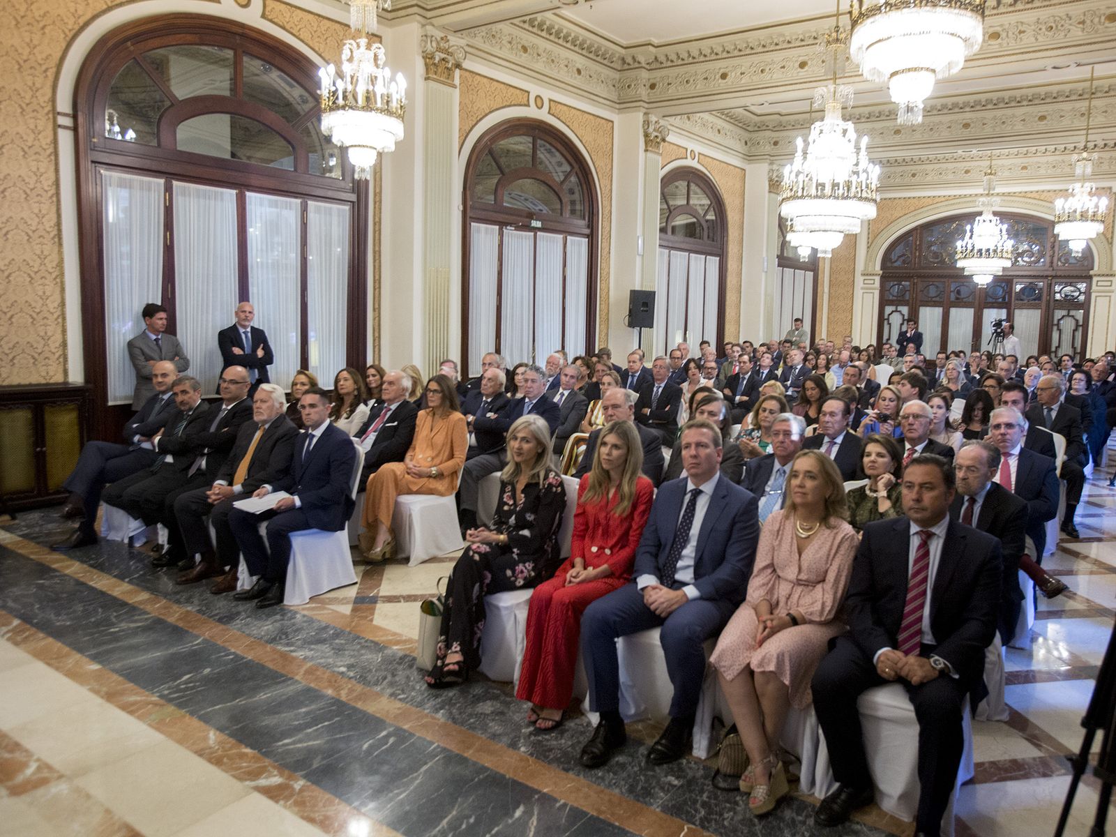 Las imágenes de la entrega de la Beca Manuel Olivencia