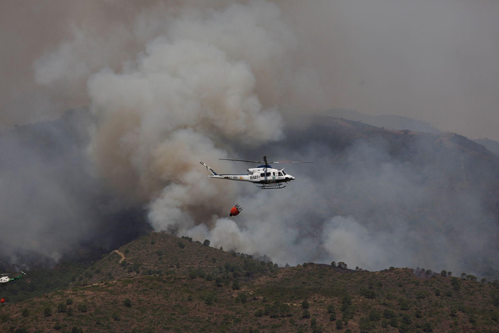 Las imágenes de los medios aéreos y terrestres en las labores de extinción del incendio de Pujerra este jueves Las imágenes de los medios aéreos y terrestres en las labores de extinción del incendio de Pujerra este jueves