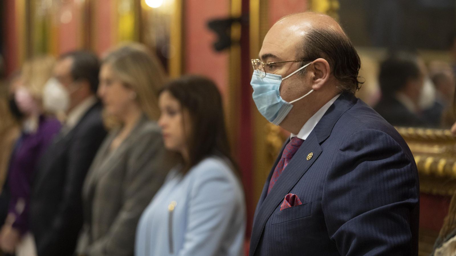 Sebastián Pérez, junto al grupo municipal de Vox