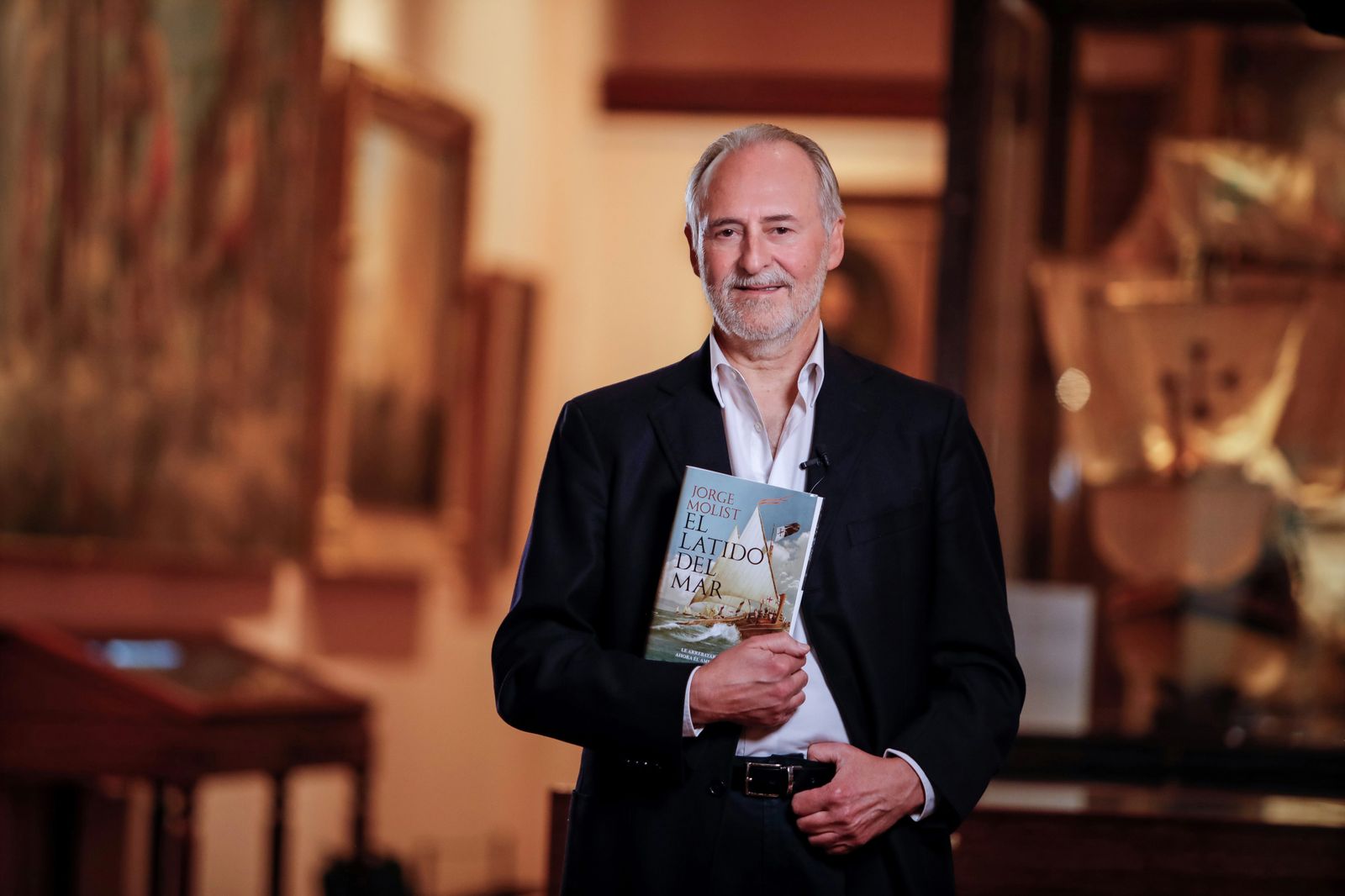 El escritor Jorge Molist presenta su obra 'El latido del mar'.