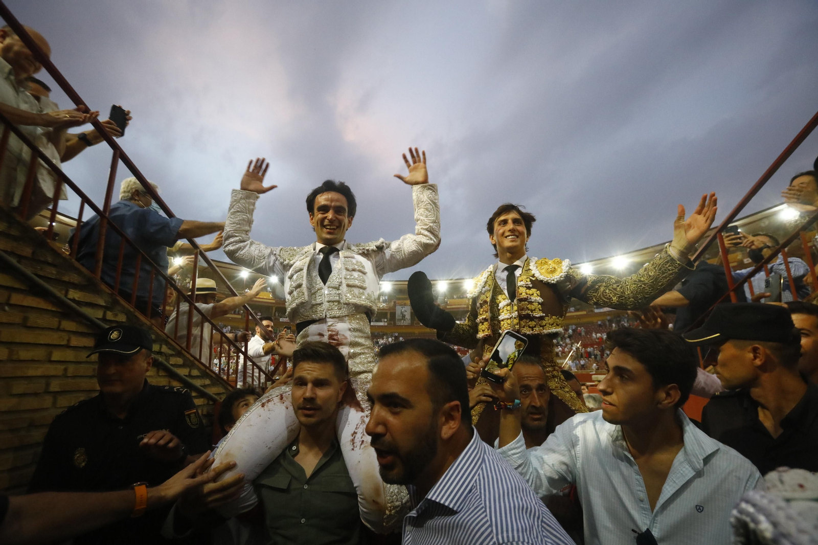 La corrida de Talavante, Roca Rey y Lagartijo, en Córdoba, en imágenes