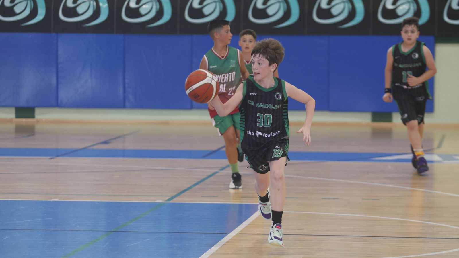 Las fotos de la primera jornada del Cadeba mini-masculino de La Línea