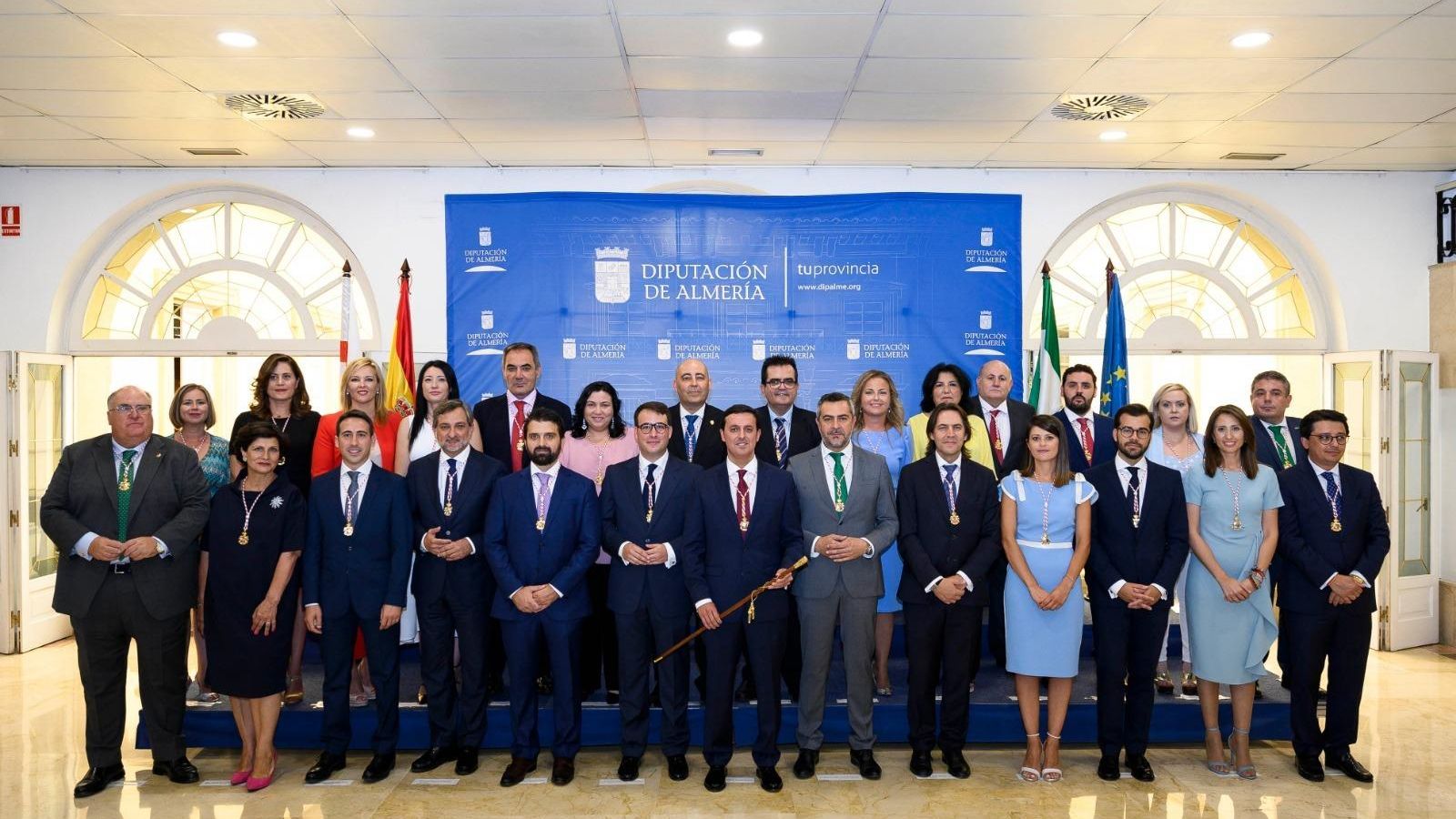 La corporación provincial al completo al término de la sesión plenaria