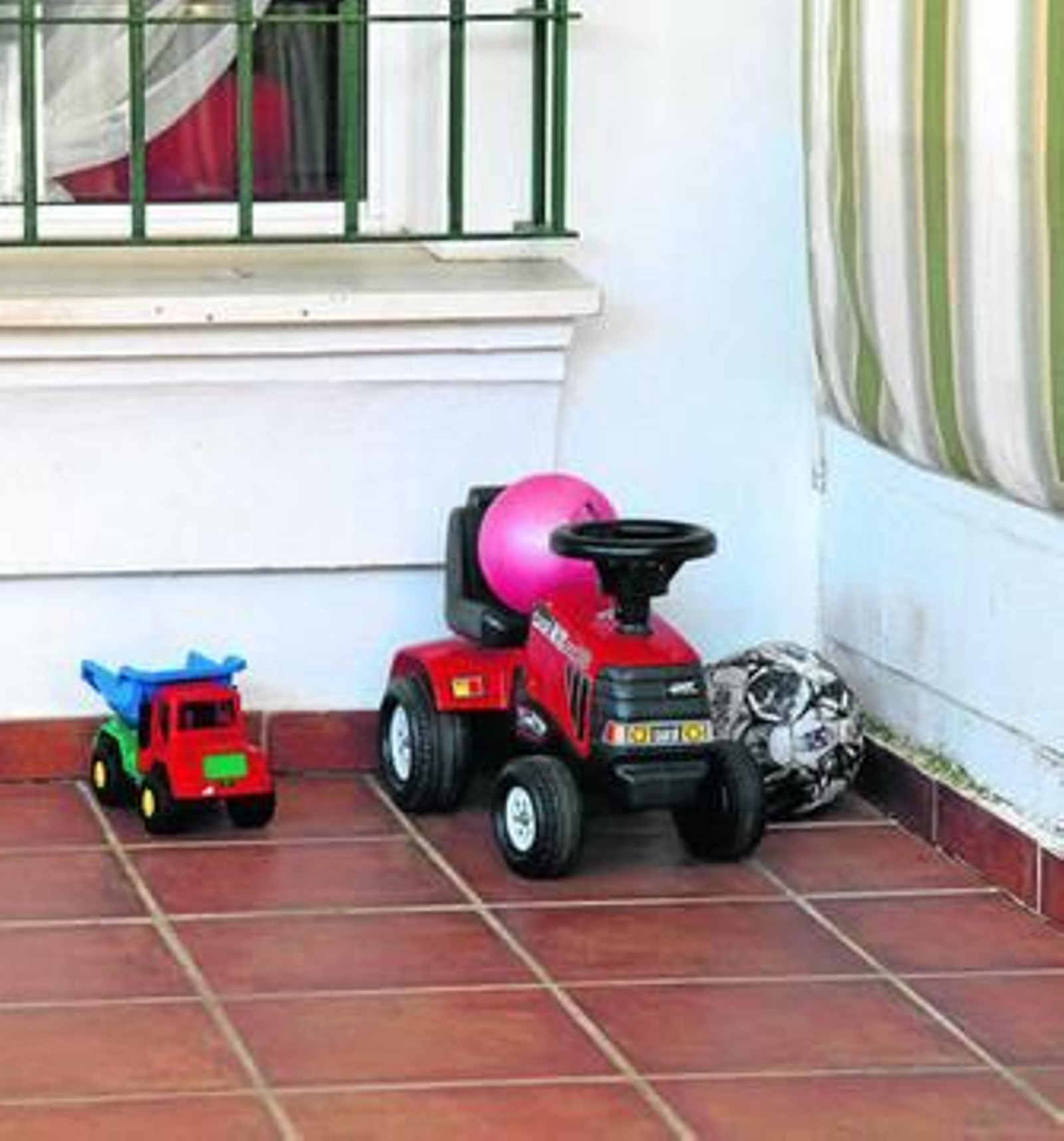 Fachada principal de la vivienda en la que convivió la familia Bretón Ortiz antes de iniciar los trámites de separación.