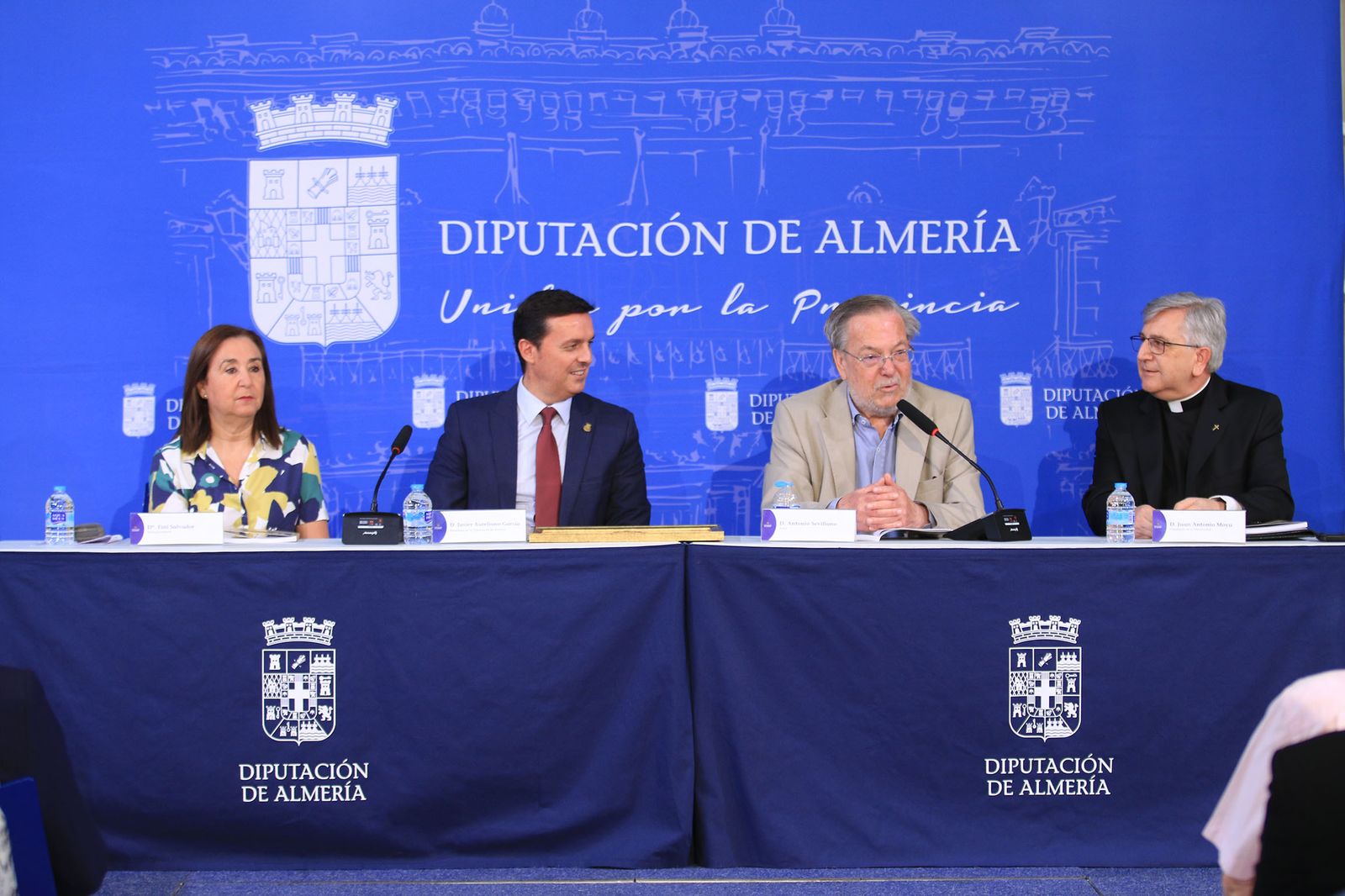Presentación del libro del centenario del Santo Entierro