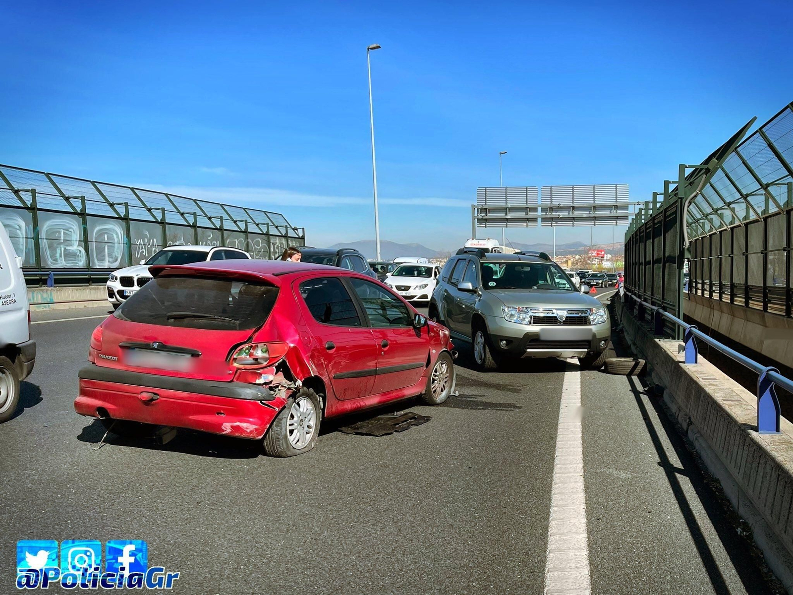 Una mujer herida en un accidente múltiple en la Circunvalación de Granada