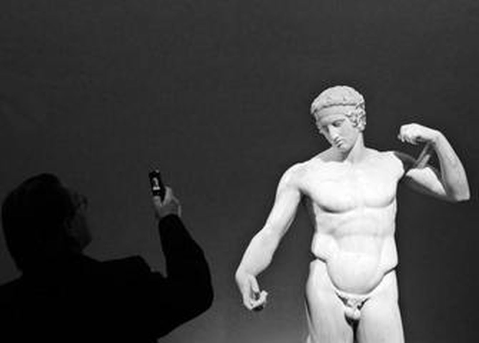 La salud física y mental del varón se ve afectada por el descenso de los niveles séricos hormonales.