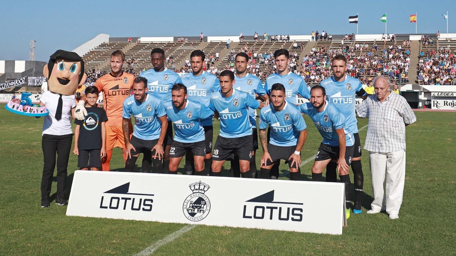 Formación inicial de la Balona en el Municipal el 19 de septiembre de 2019.