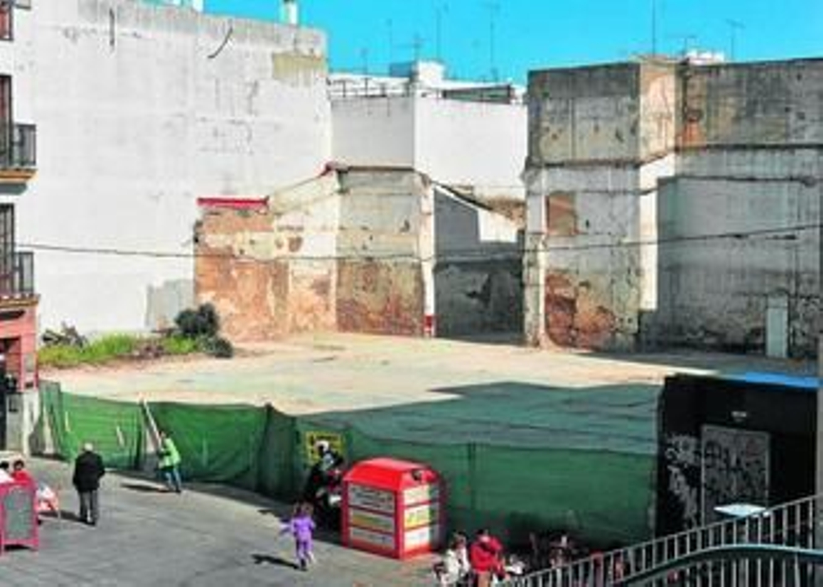 Urbanismo tramita una licencia de parking provisional en el solar del viejo mercado