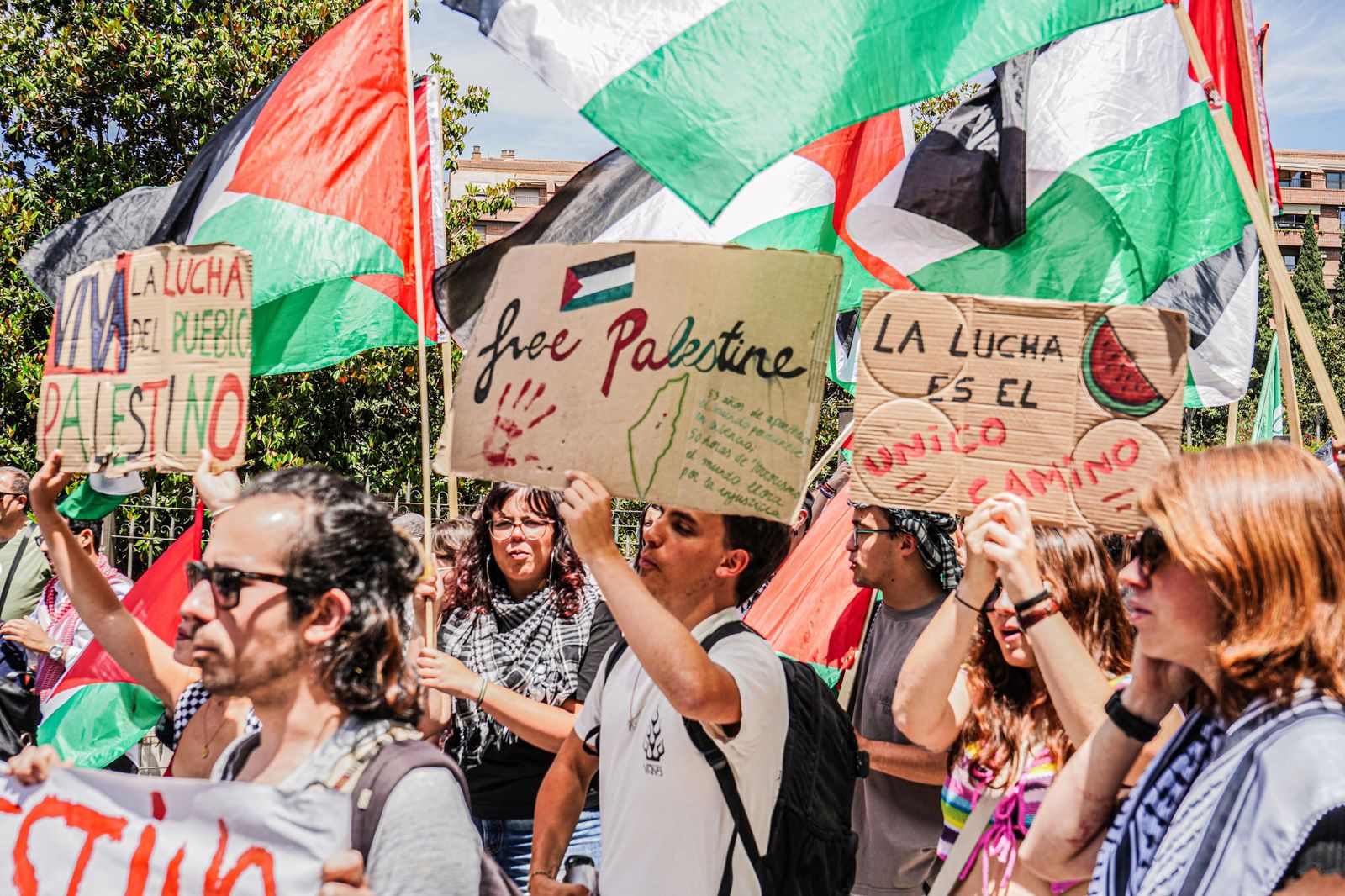Las mejores imágenes de la manifestación contra el comercio de armas y relaciones con Israel en Granada