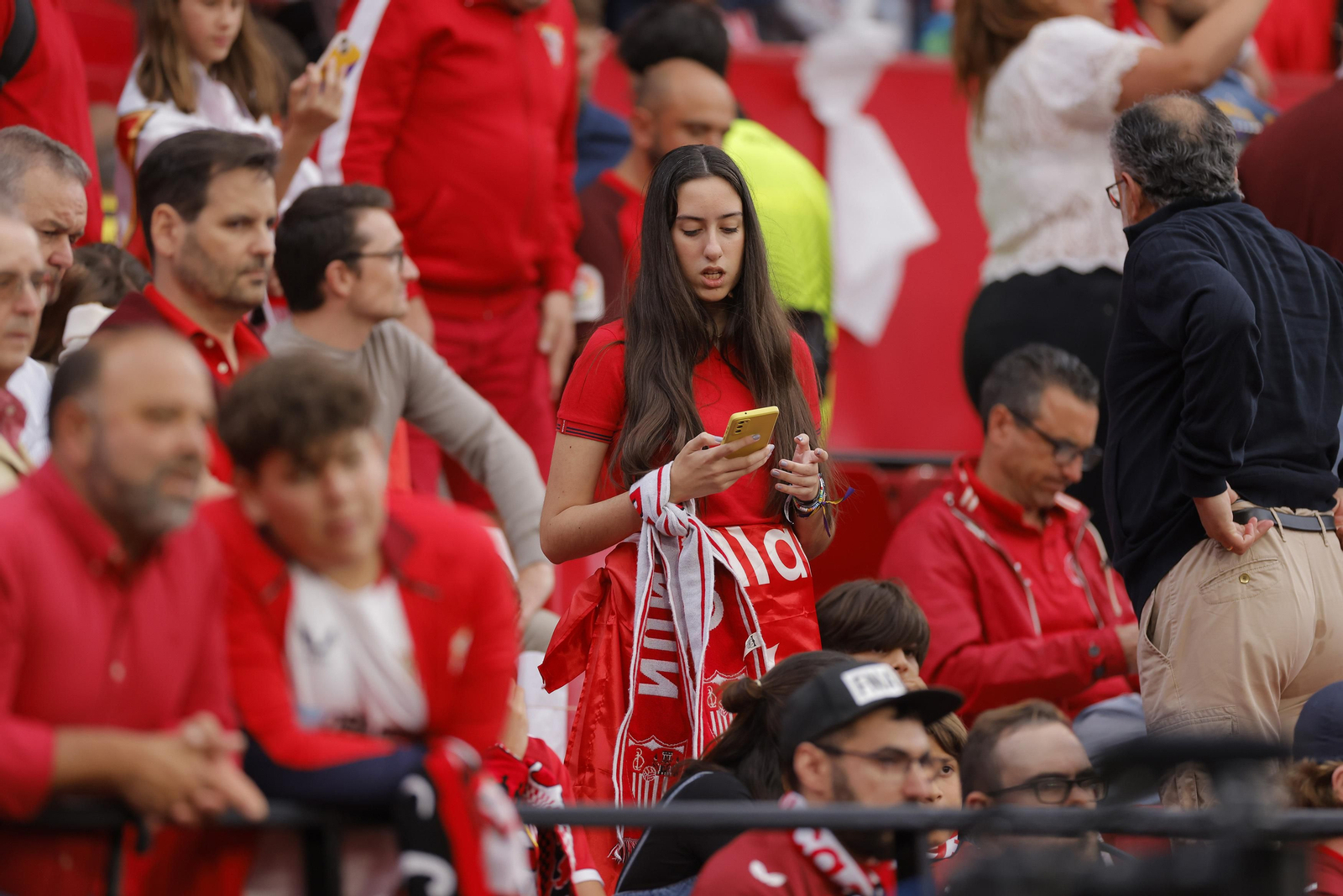 Búscate en las fotos del Sevilla-Juventus