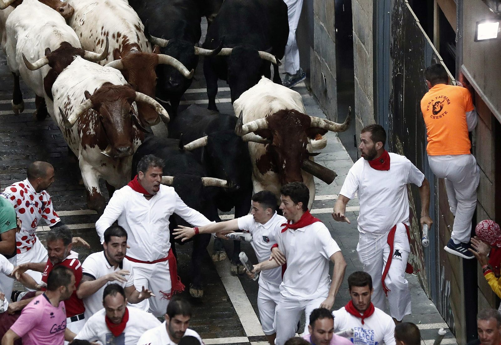 El sexto encierro de los Sanfermines, en imágenes