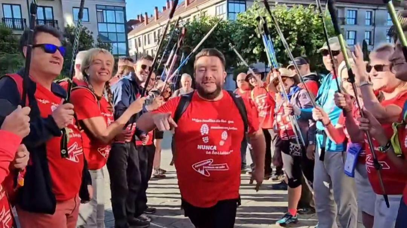 Berna afronta la última etapa junto al resto de peregrinos.