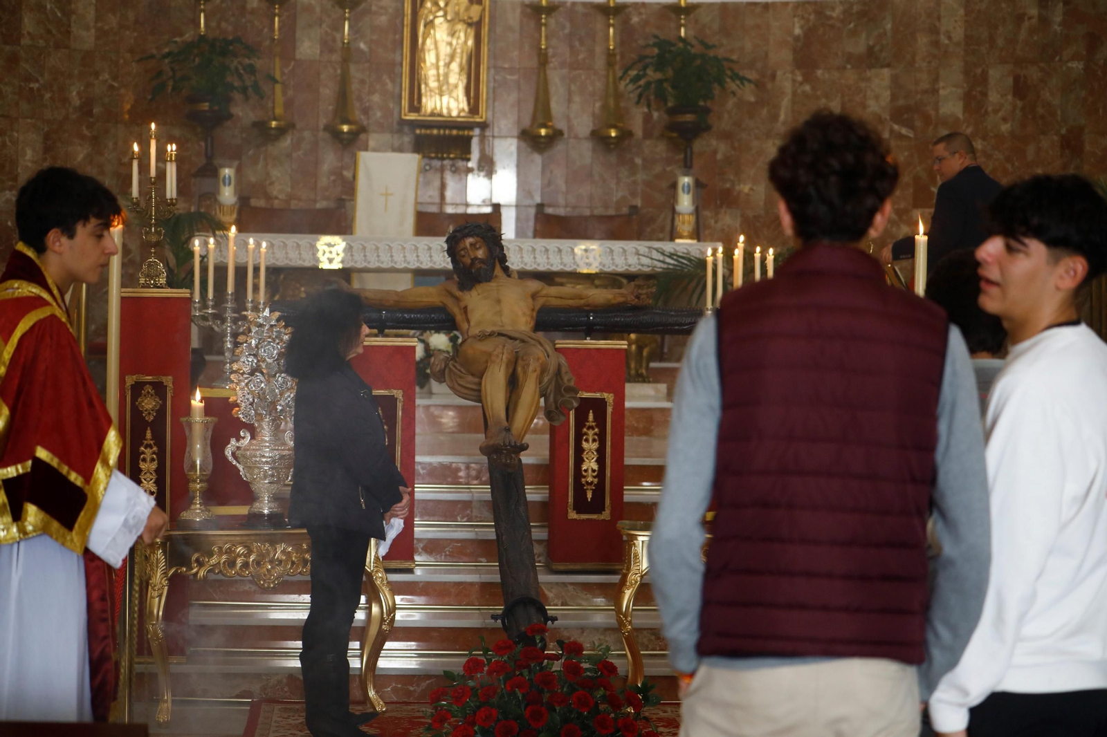 Las mejores fotos del besapiés al Cristo de la Confianza de Córdoba