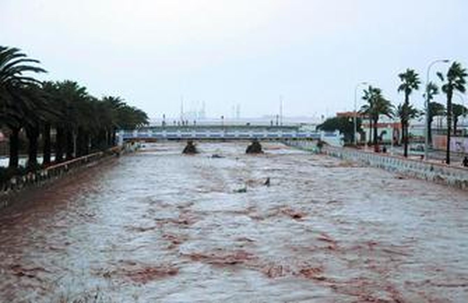 Aspecto que presentaba ayer el río de Oro en la ciudad autónoma de Melilla.