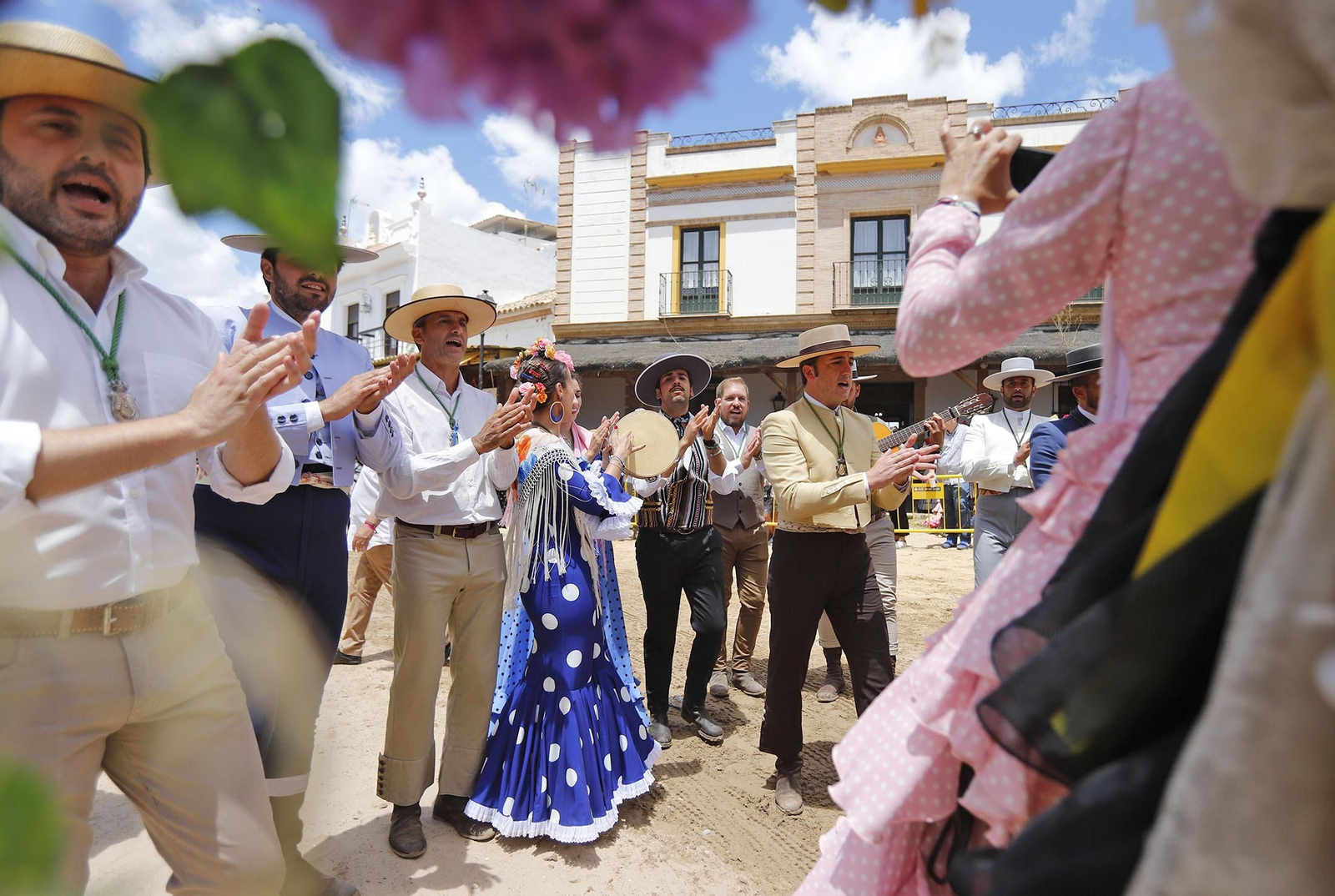 Presentación de la Hermandad de Huelva ante la Blanca Paloma