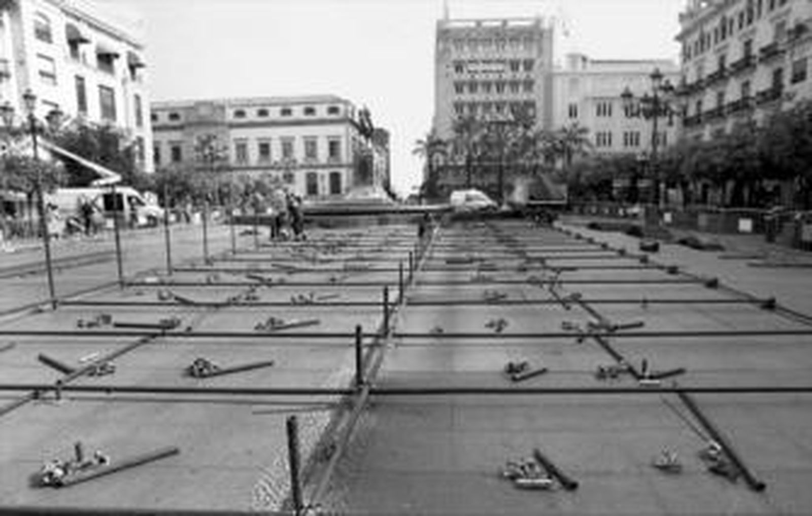 Instalación de palcos en la plaza de las Tendillas.