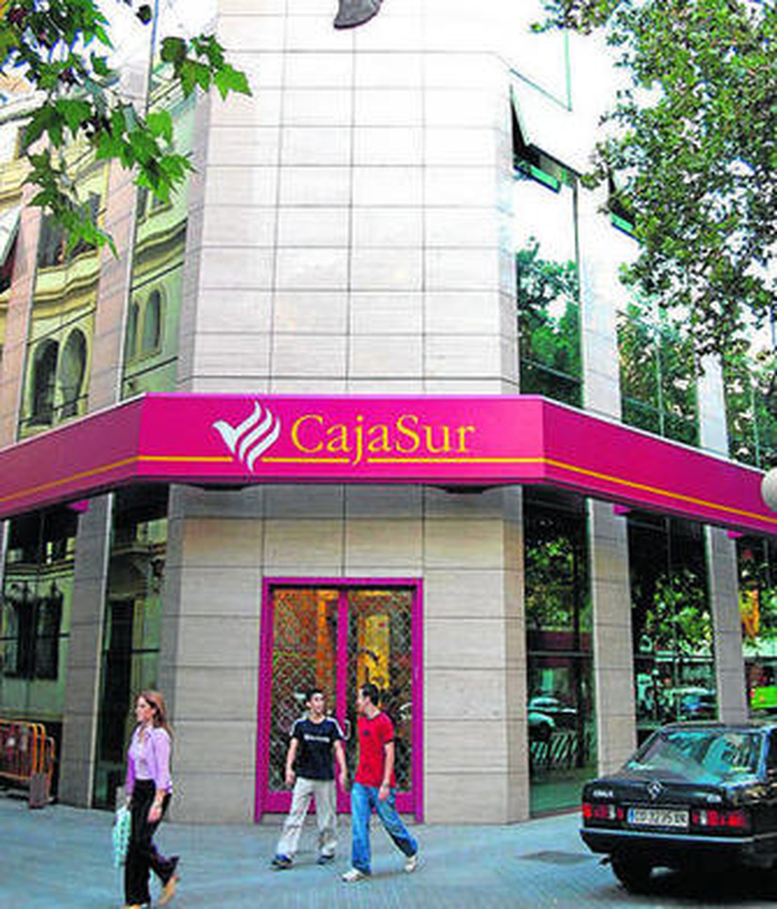 Imagen de archivo de la fachada de una oficina de Cajasur.