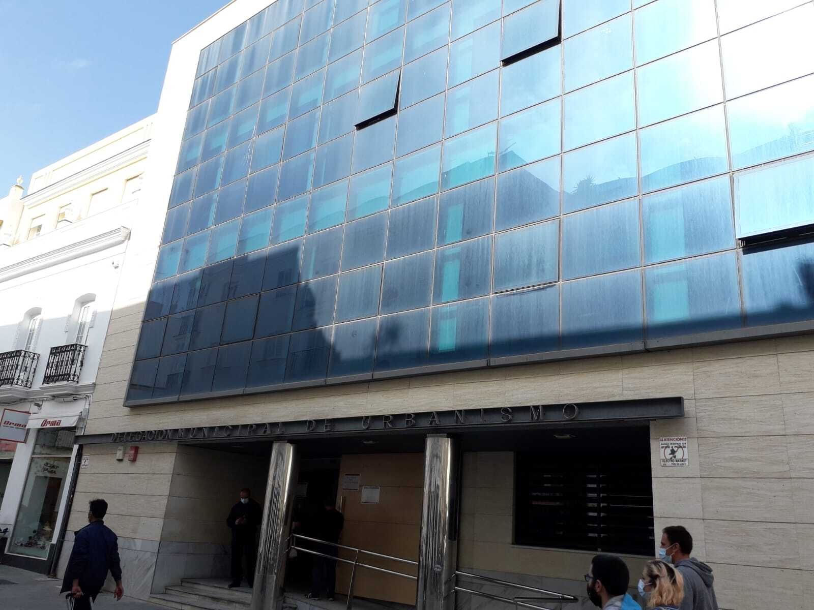Vista de la Delegación Municipal de Urbanismo en la calle Constitución.