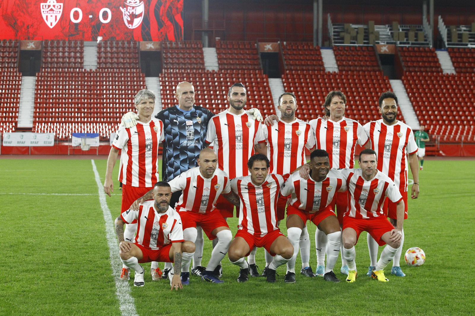 Imágenes del partido homenaje al 'eterno' capitán de la U.D. Almería, José Ortiz