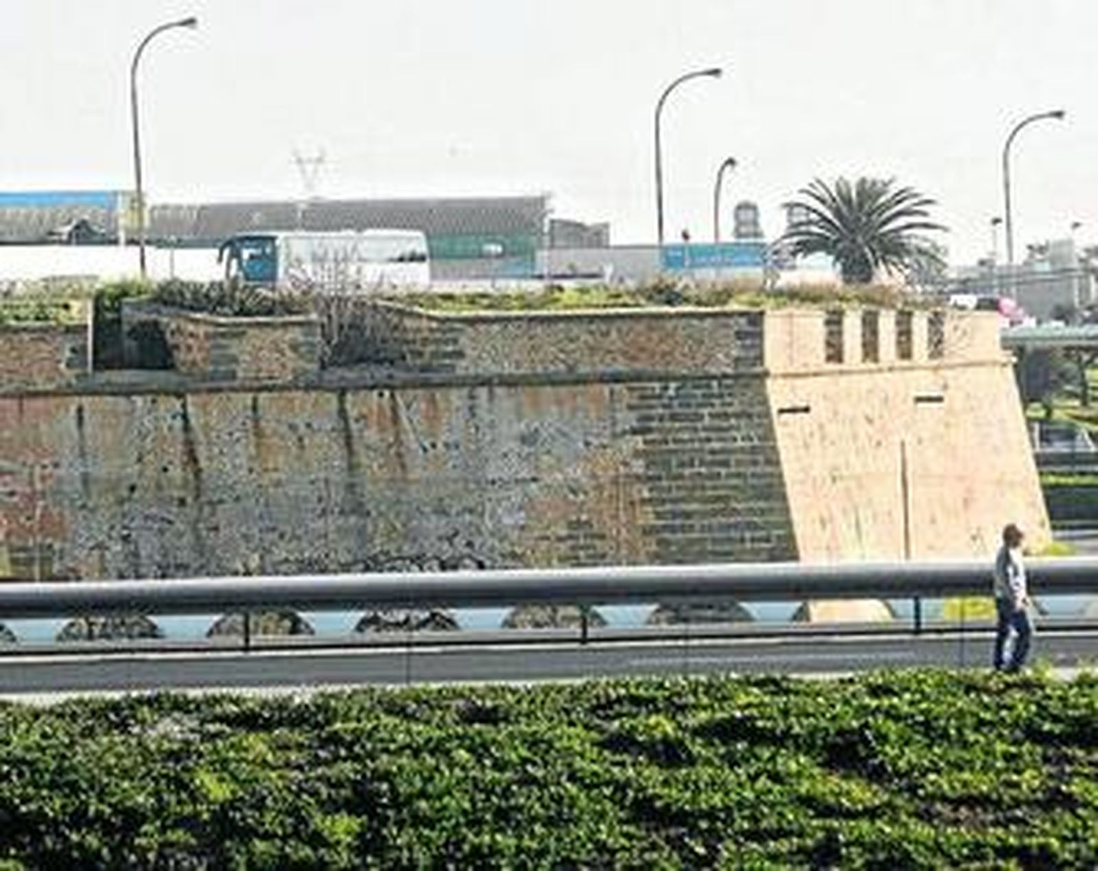 Uno de los tramos de la muralla de Cortadura que pasa a manos de la ciudad.