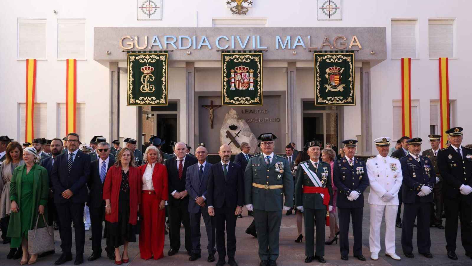 Asistentes al homenaje a la Guardia Civil en Málaga.