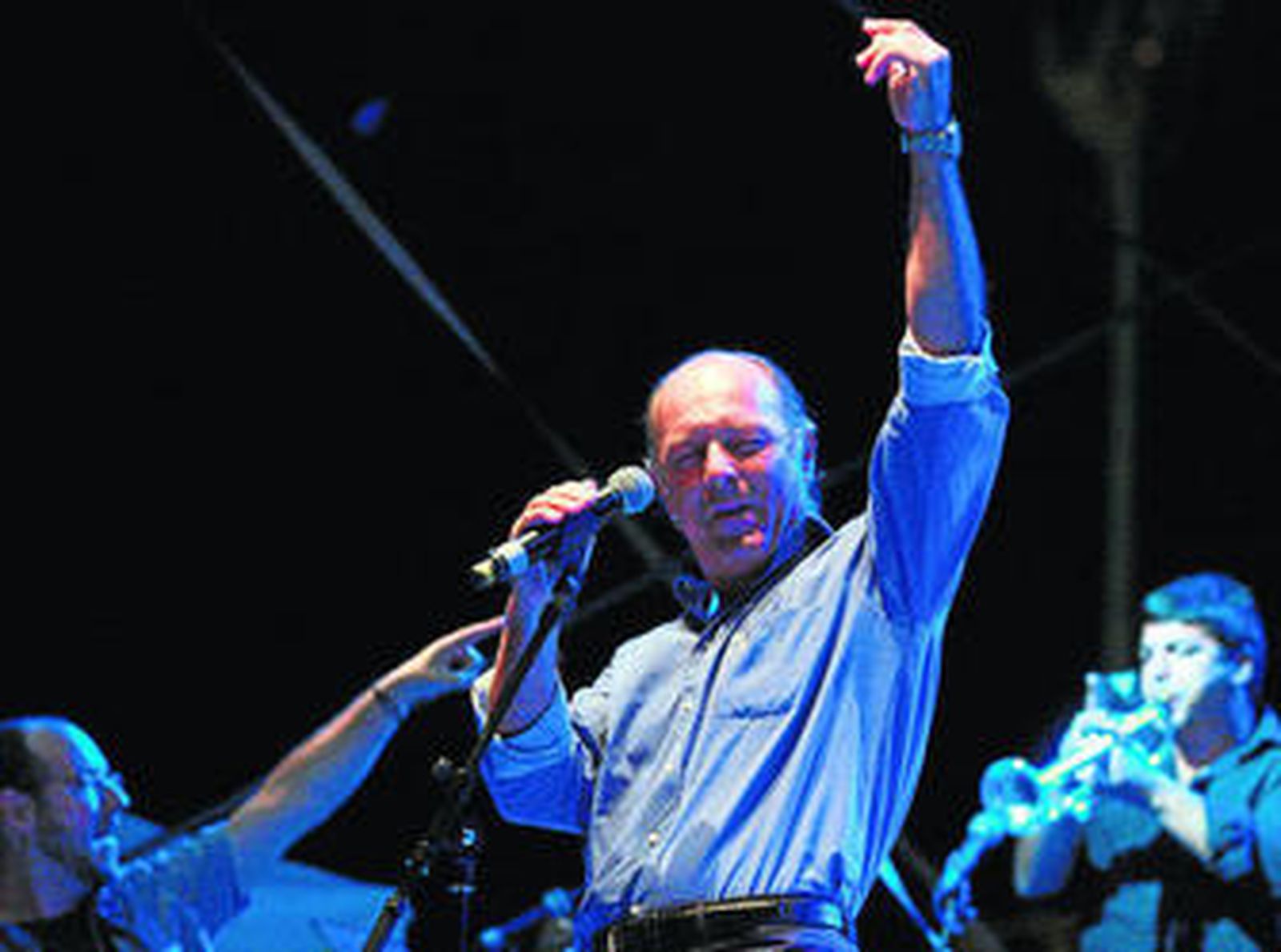 El artista sevillano José Manuel Soto, durante un concierto en las Fiestas Colombinas de Huelva.