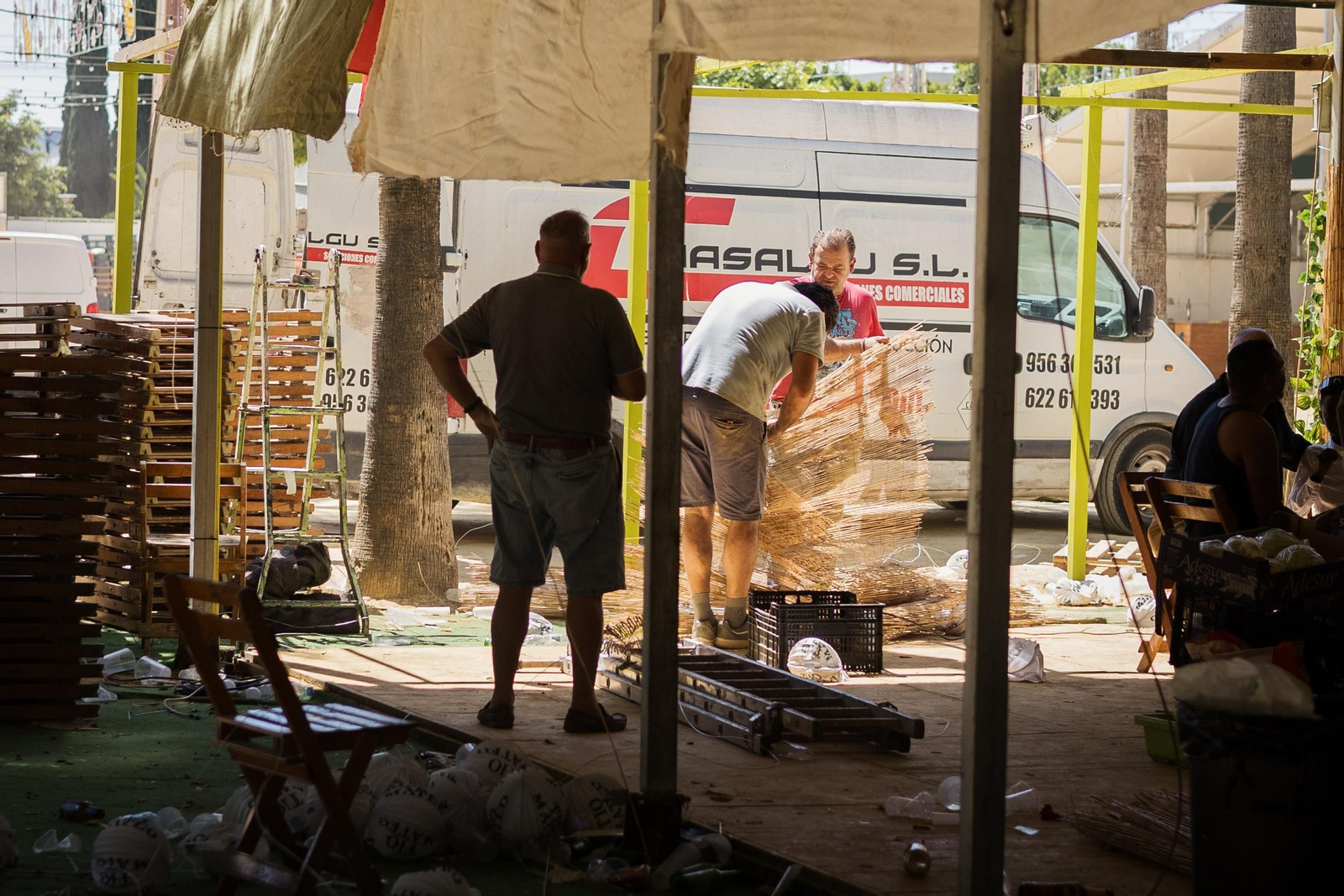El inicio del desmontaje de la Feria de Jerez 2024, en imágenes
