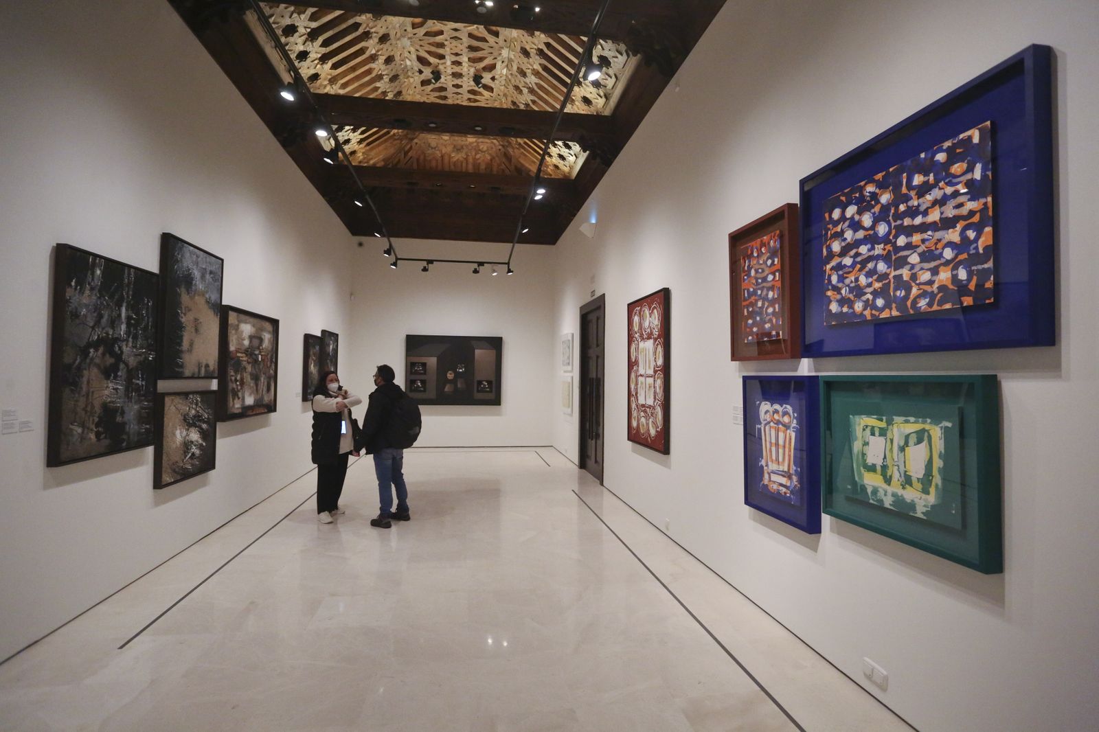 Lienzos de Juana Francés expuestos en la Sala Noble del Museo Carmen Thyssen Málaga.