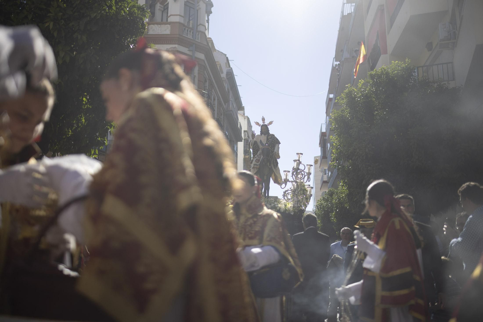 Imágenes de la salida extraordinaria de La Borriquita por las calles de Huelva