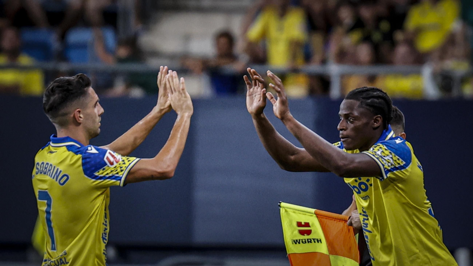 Búscate entre las fotos del partido de fútbol entre Cádiz CF y Real Zaragoza