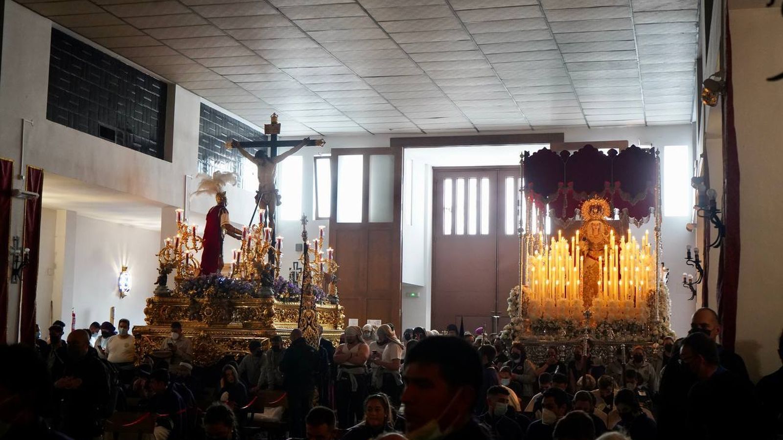 Los pasos de La Lanzada, antes de anunciar la suspensión de la estación de penitencia