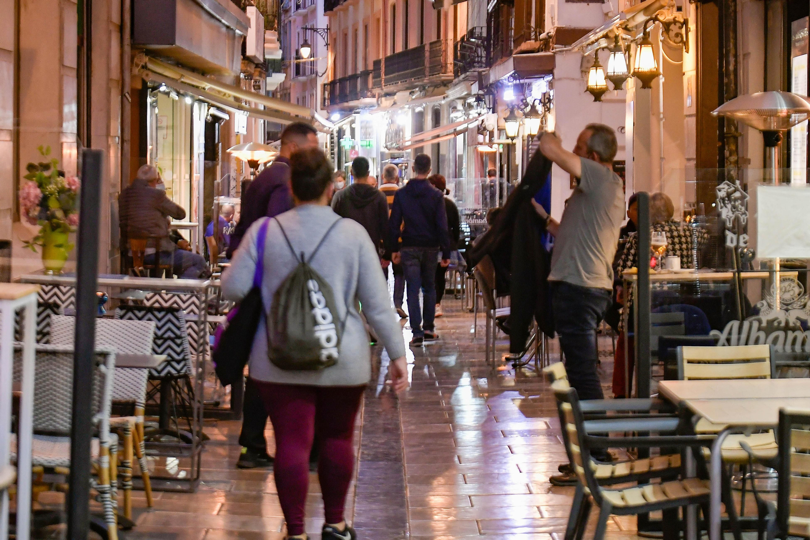 Fotos de los bares de Granada cerrando a las 22:00 horas