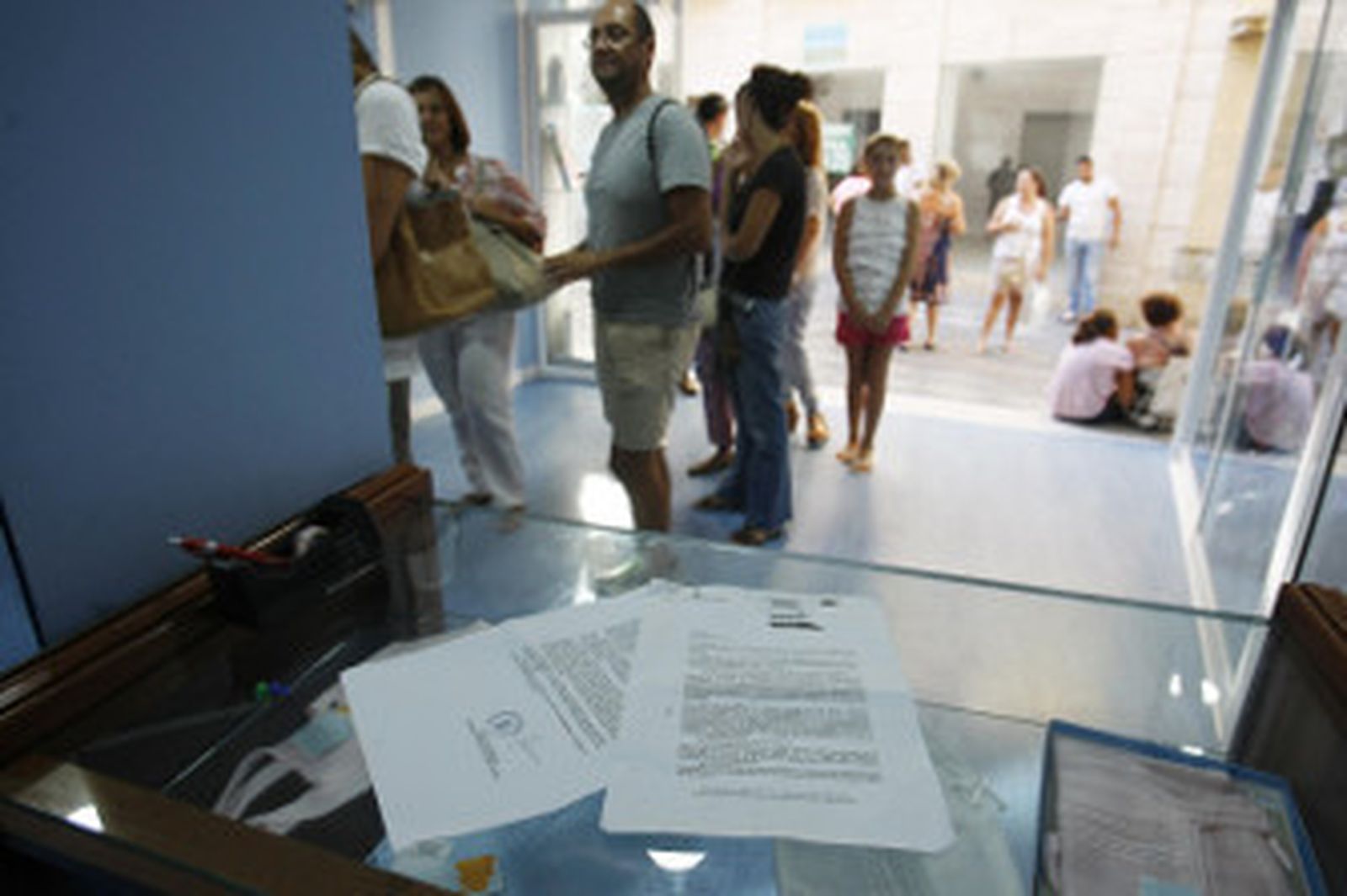 El negocio de la calle Algarve, Manuel Anguita, muetra su queja al Defensor del Pueblo/Pascual