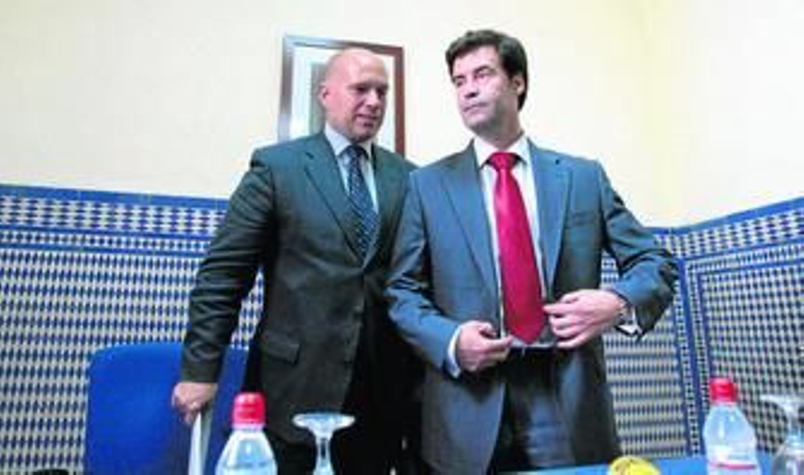 Manuel Sillero y Miguel Rus, gerente y presidente de Gaesco, respectivamente, antes de anunciar los acuerdos de la asamblea de socios.