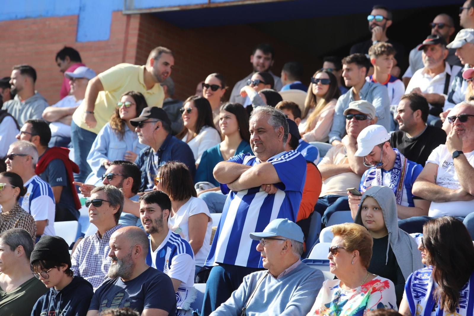 Imágenes del gran ambiente en el Nuevo Colombino para ver el  Recre-Burgos