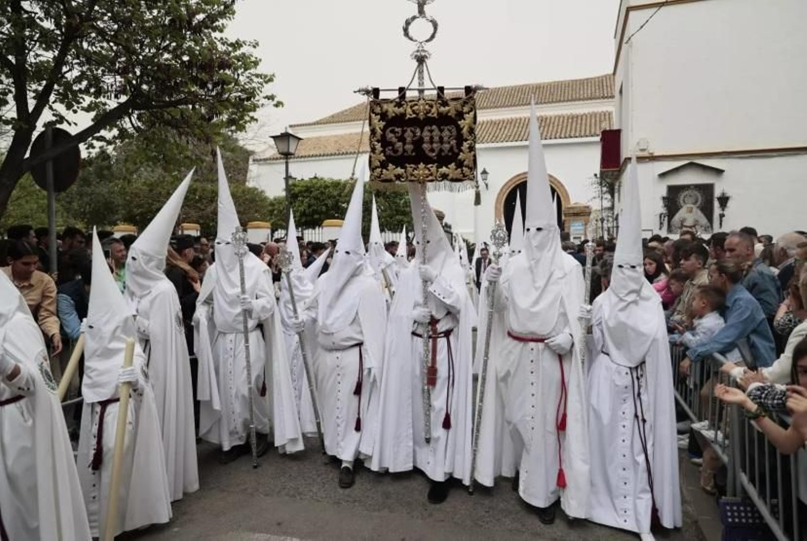Nazarenos de La Paz abren en el Porvenir un nuevo Domingo de Ramos