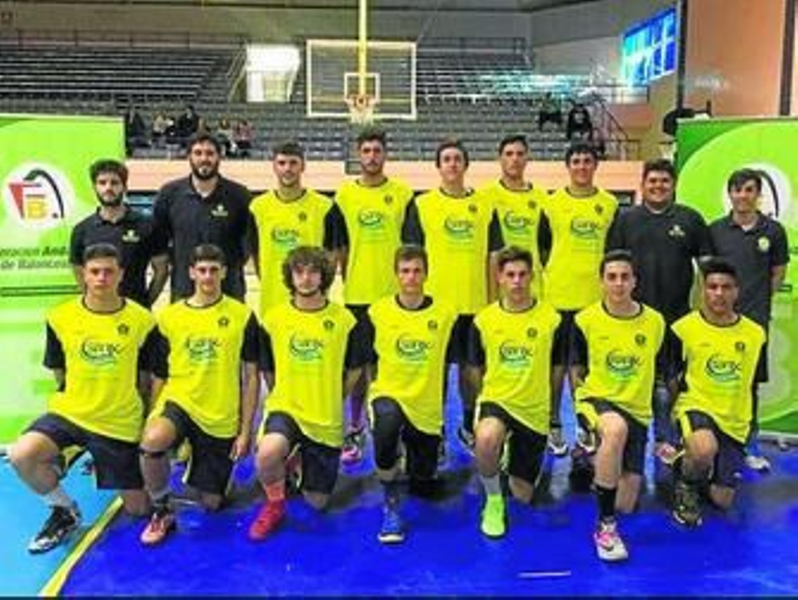 Plantilla junior masculina del Sanix Chiclana.