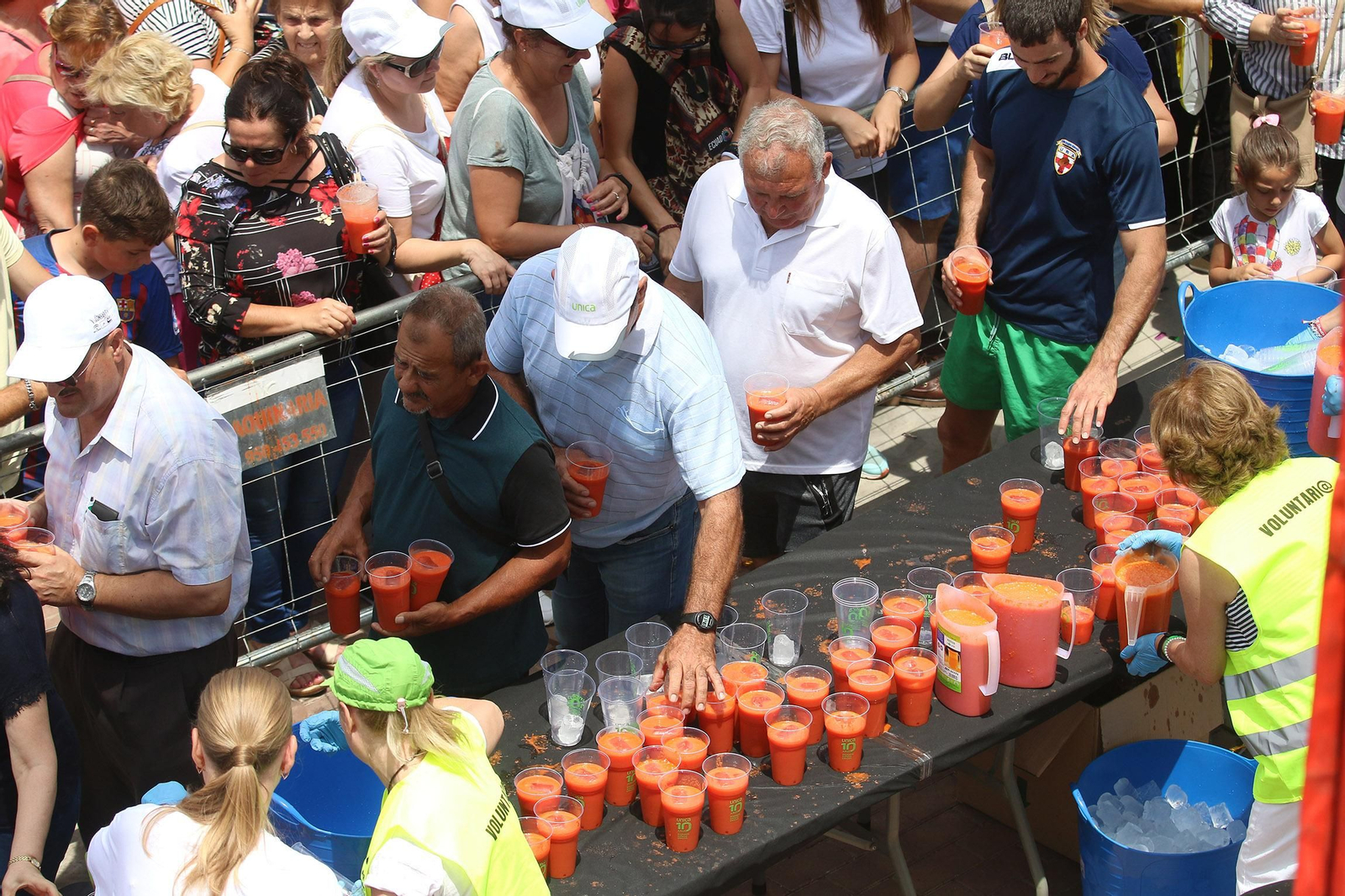 Fotogalería del récord Guinnes del gazpacho más grande del mundo