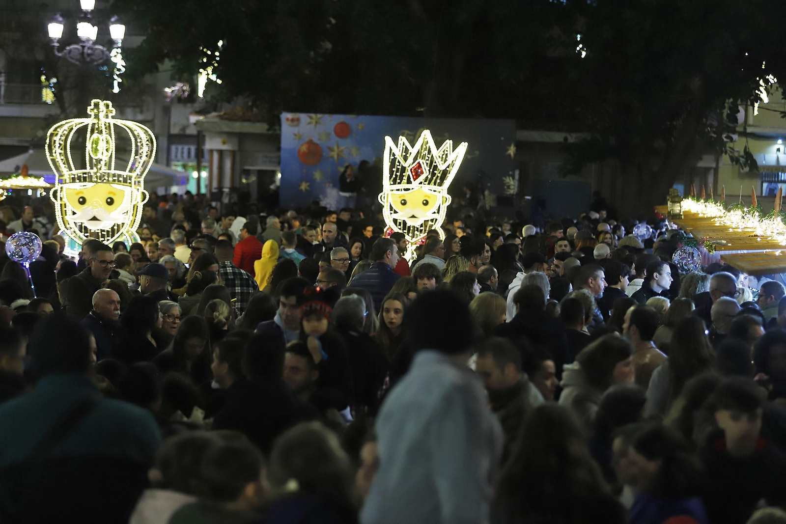 Imágenes del alumbrado navideño en las calles de Huelva