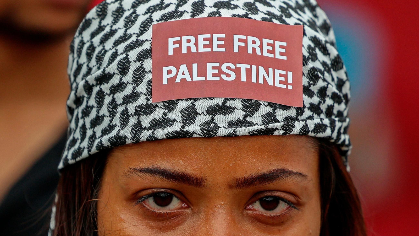 Una joven pide una Palestina libre durante una de las muchas manifestaciones celebradas ya a lo largo y ancho de todo el planeta.