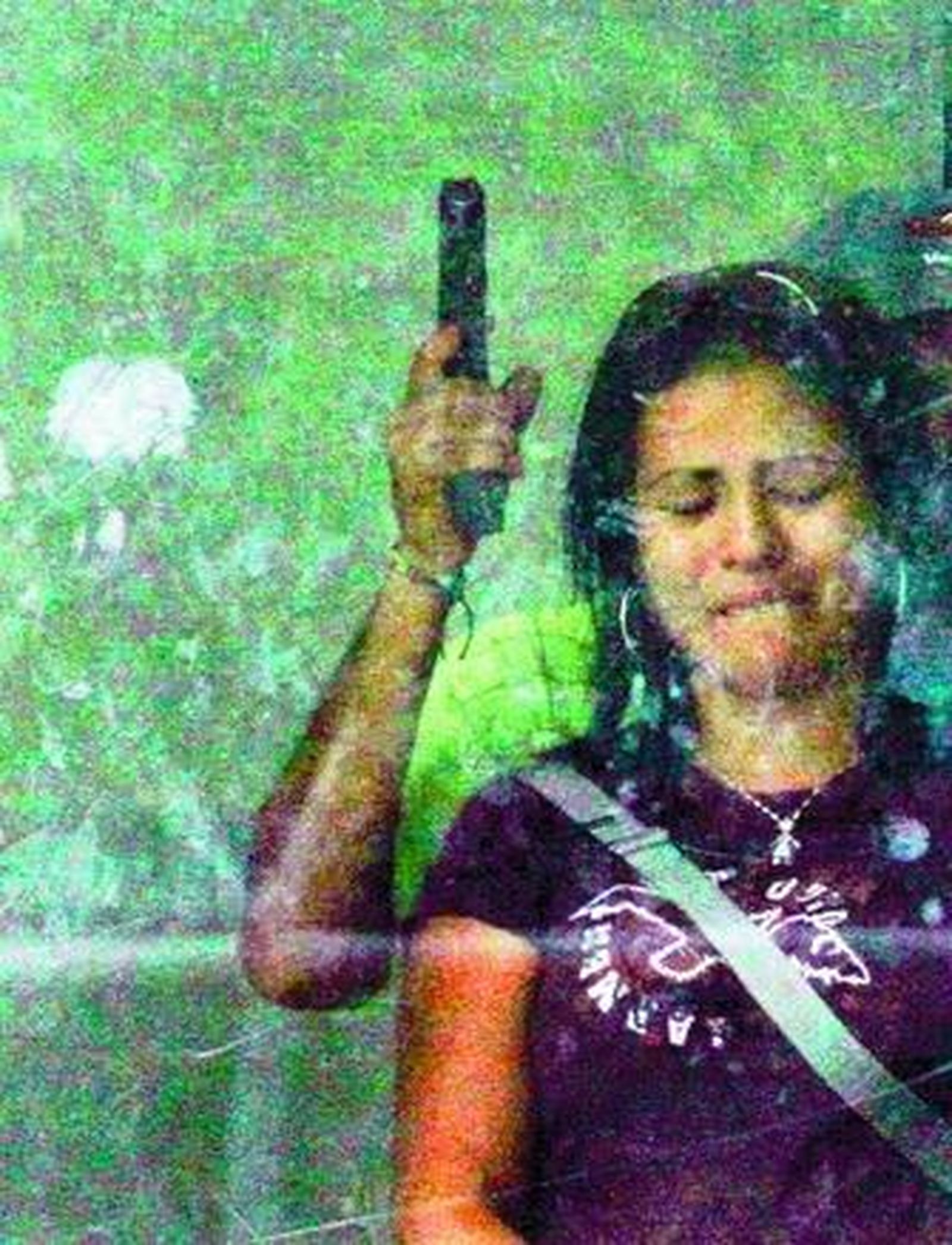 Un atracador se escuda tras una rehén en el asalto de ayer.