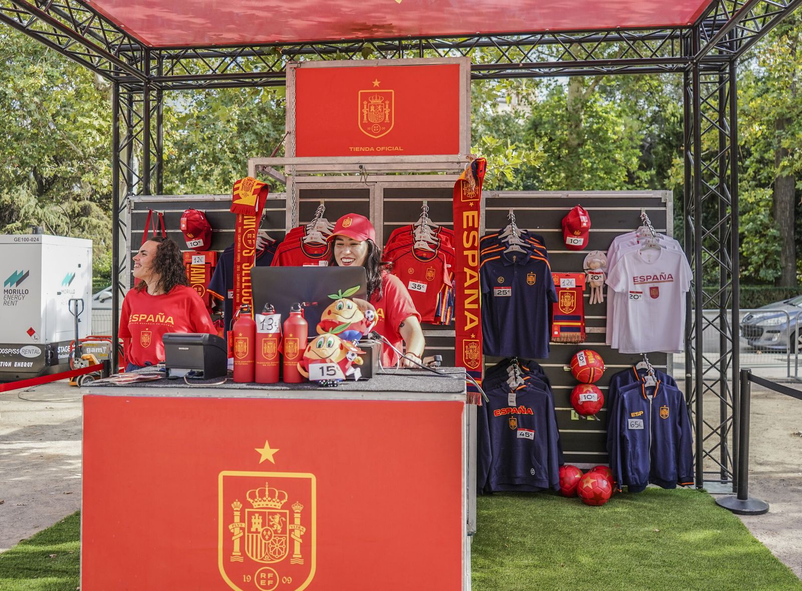 Granada disfruta con la Fan Zone de la Selección española
