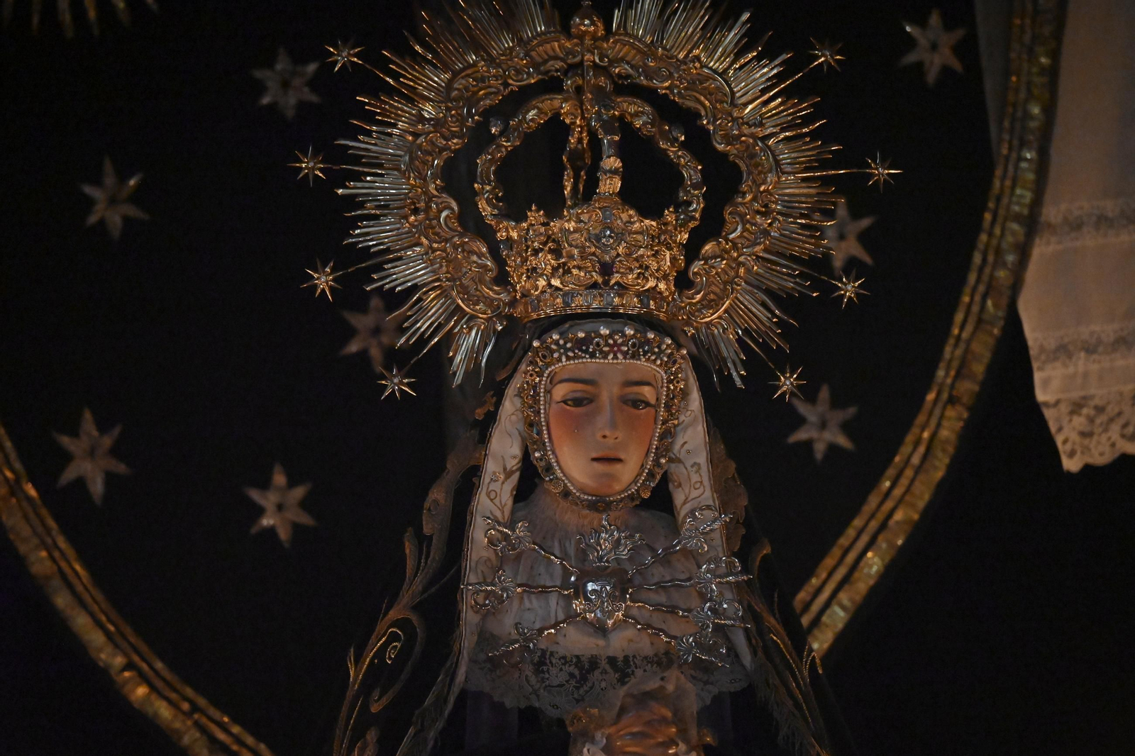 Las mejores fotos del besapiés al Cristo del Remedio de Ánimas de Córdoba