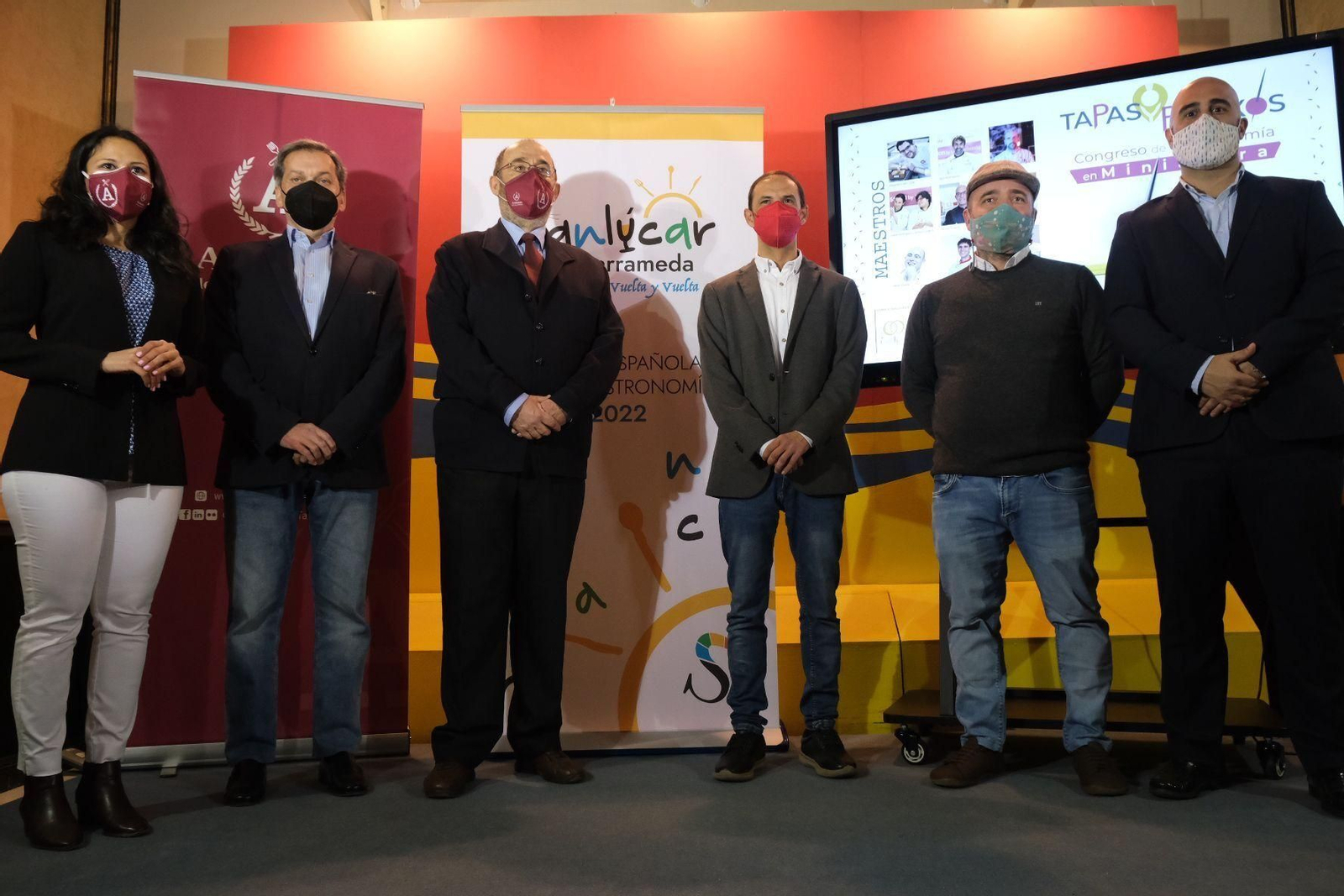 La presentación pública del congreso nacional Tapas y Pintxos en el Ayuntamiento de Sanlúcar.