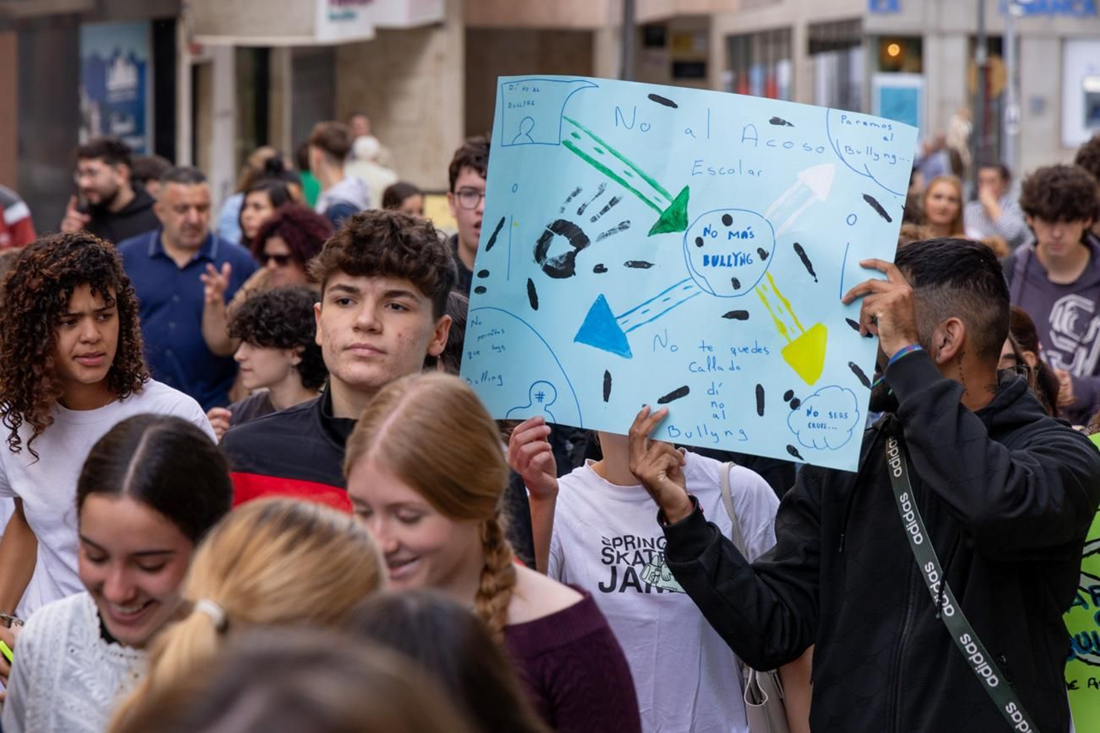 oncentración-manifestación en la plaza de la Constitución por la huelga de estudiantes por la víctima de acoso