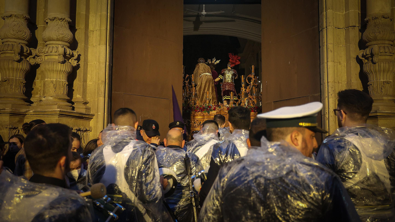 Bondad, Salvación y Clemencia se refugian en la Catedral y La Salud en San Francisco