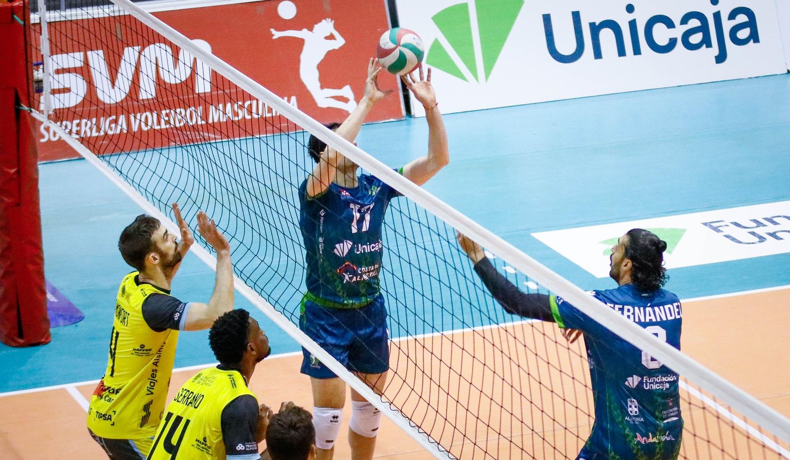 Las imágenes del Unicaja Costa de Almería-Leleman Conqueridor, primer partido del play off por el título de Superliga en Almería